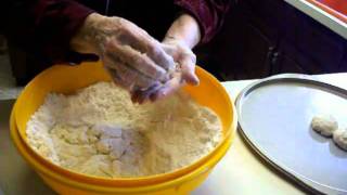 How to Make Mommas Homemade Biscuits [upl. by Meldoh]