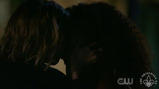 The Originals 4x07 Freya and Keelin kiss [upl. by Aicilif]