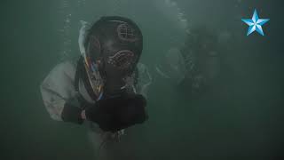 Divers place USS Arizona crew member Lauren Bruners urn onto famed battleship [upl. by Clementius]