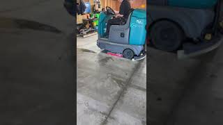 Tennant T12 Ride On Floor Scrubber [upl. by Ade]