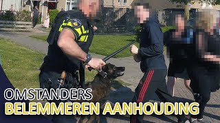 POLITIE  Omstanders belemmeren aanhouding  Inzet politiehond  Politie Almere [upl. by Eusassilem]