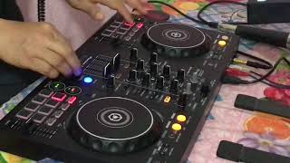 Pioneer DDJ 400 performing scratching [upl. by Sadoc519]