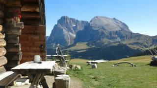 Wandern Südtirol auf der Seiseralm zur Edelweißhütte [upl. by Teage]