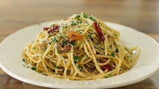 Spaghetti Aglio e Olio Recipe [upl. by Nahtaneoj]