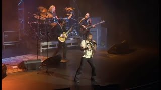 Paul Rodgers and Joe Bonamassa Perform the Free Hit “Walk In My Shadow” Beacon Theater  New York [upl. by Debbee]