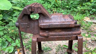 Restoration Old Rusty Bench Vise  Restoring Heavy Table Vise [upl. by Aimekahs542]