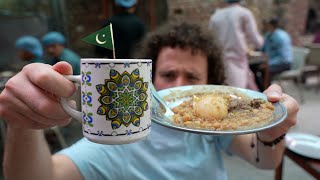 Probando comida callejera en PAKISTÁN 🇵🇰🐓 [upl. by Safko275]